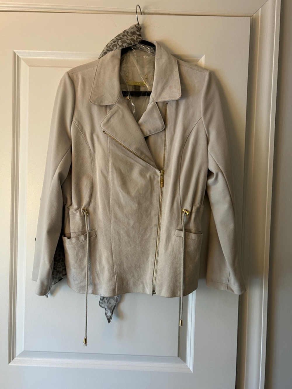 Women’s Lightweight Asymmetrical Zip Jacket - Cream